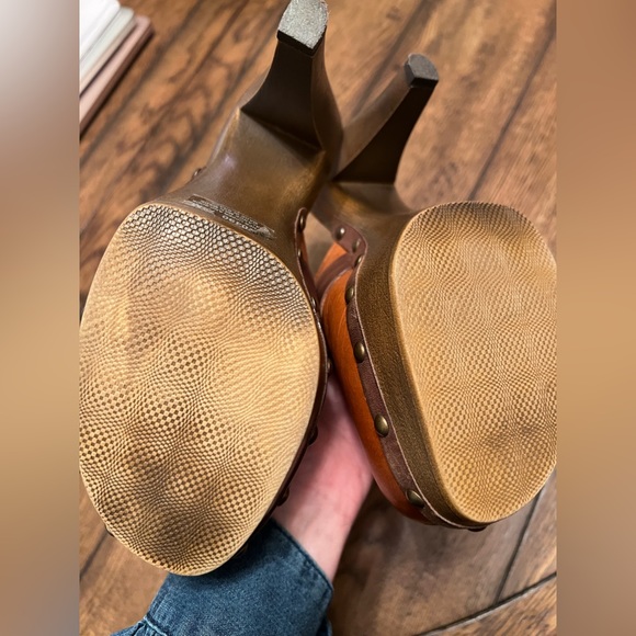 Slip on clog heels. Size 7.5 Great look and style. Brown. Platform style. - Picture 5 of 13
